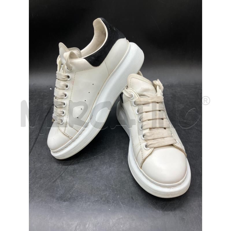 SNEAKERS D ALEXANDER MQUEEN BIANCHE LUNETTA NERA | Mercatino dell'Usato Roma eur 1