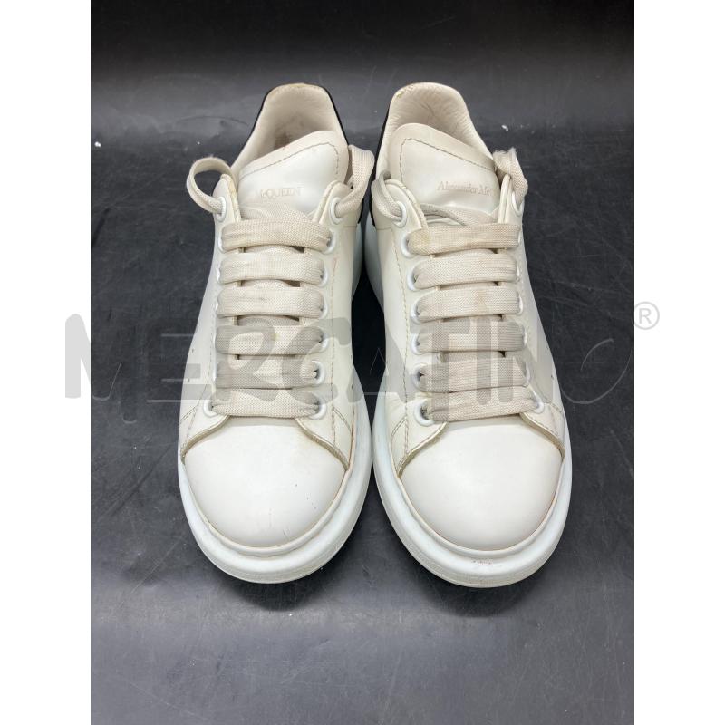 SNEAKERS D ALEXANDER MQUEEN BIANCHE LUNETTA NERA | Mercatino dell'Usato Roma eur 2