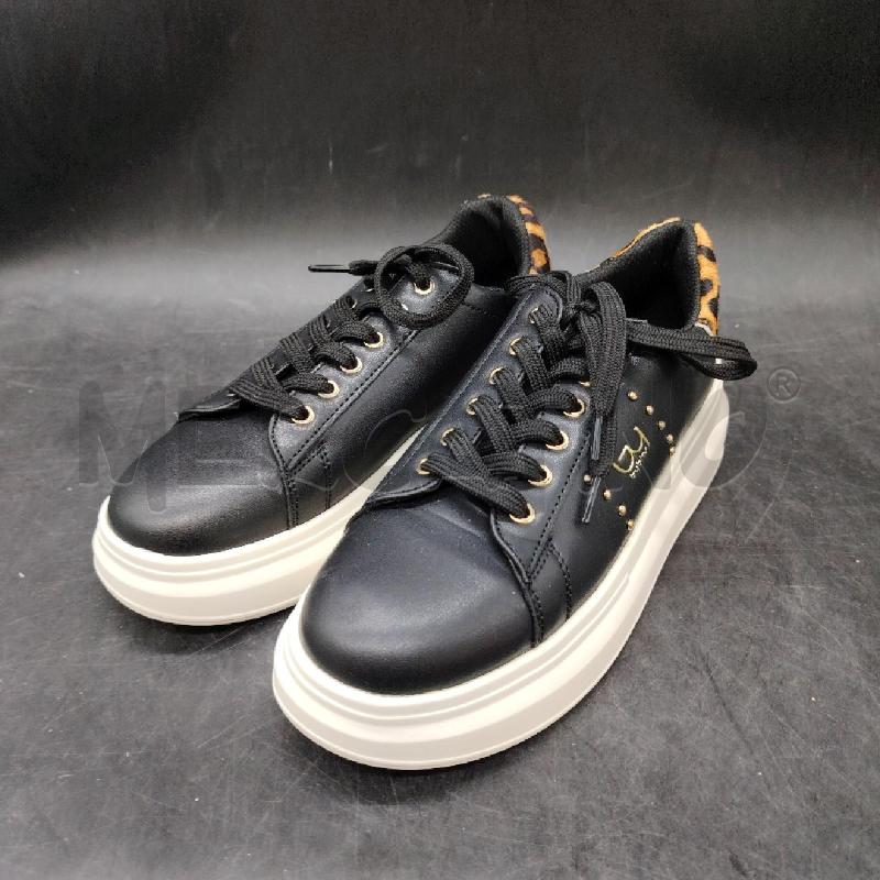 SNEAKERS D BYBLOS NE LUNETTA LEO CAVALLINO | Mercatino dell'Usato Roma eur 1