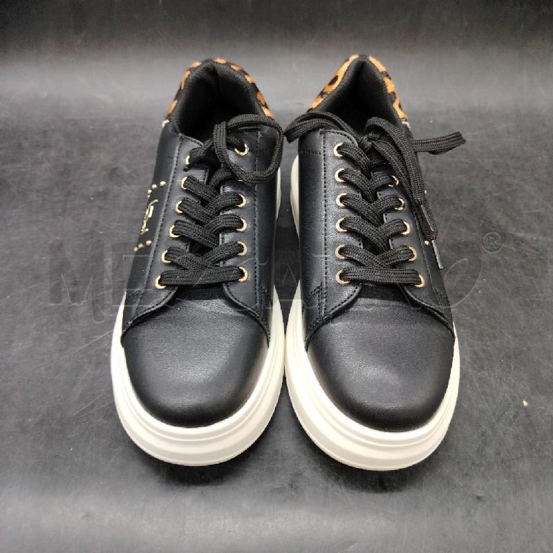 SNEAKERS D BYBLOS NE LUNETTA LEO CAVALLINO | Mercatino dell'Usato Roma eur 2