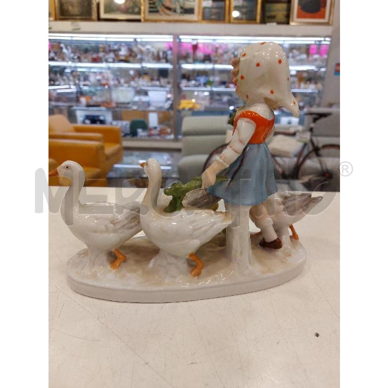 STATUA BIMBA C/OCHE  | Mercatino dell'Usato Roma eur 3