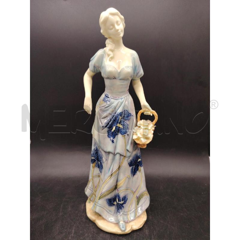 STATUA DONNA PORCELLANA INGLESE  | Mercatino dell'Usato Roma eur 1