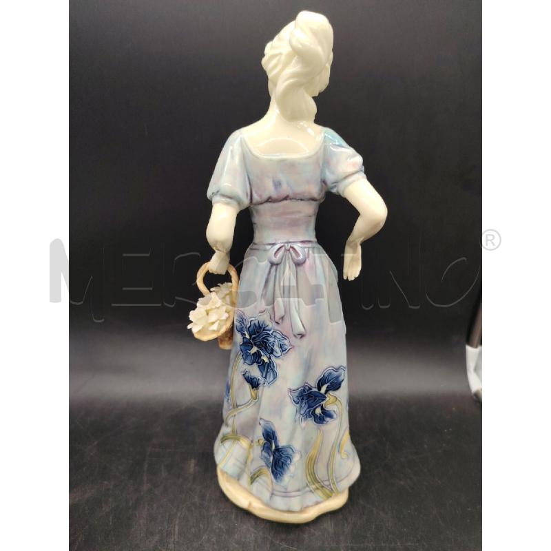STATUA DONNA PORCELLANA INGLESE  | Mercatino dell'Usato Roma eur 3
