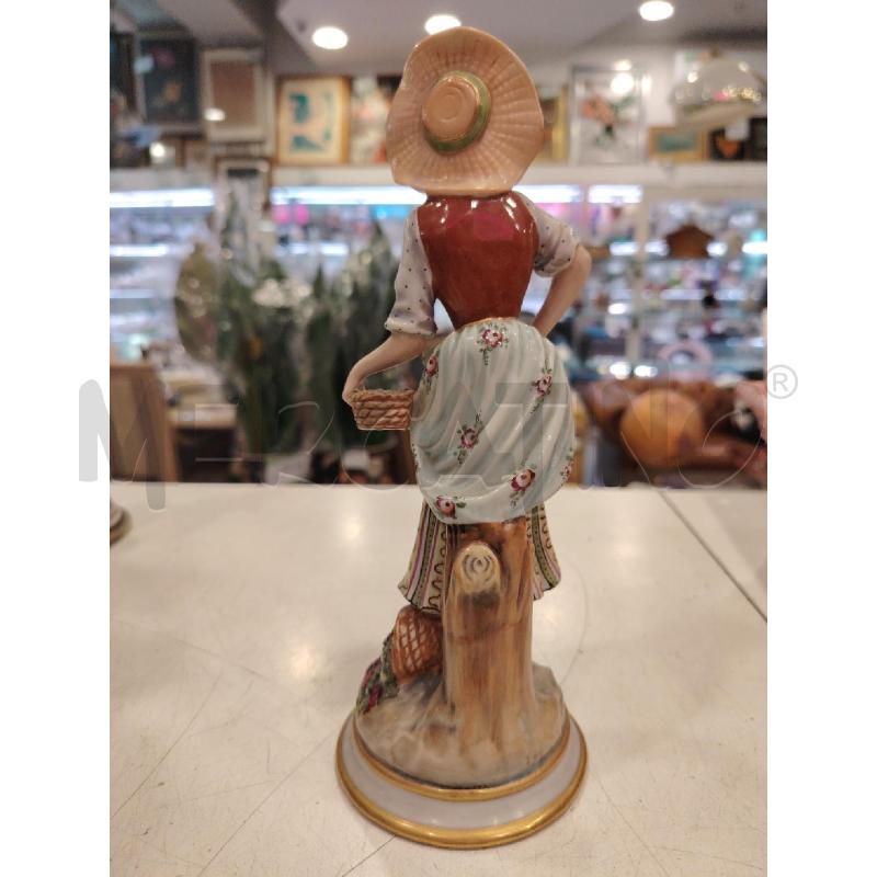 STATUINA CONTADINA DITO ROTTO  | Mercatino dell'Usato Roma eur 4