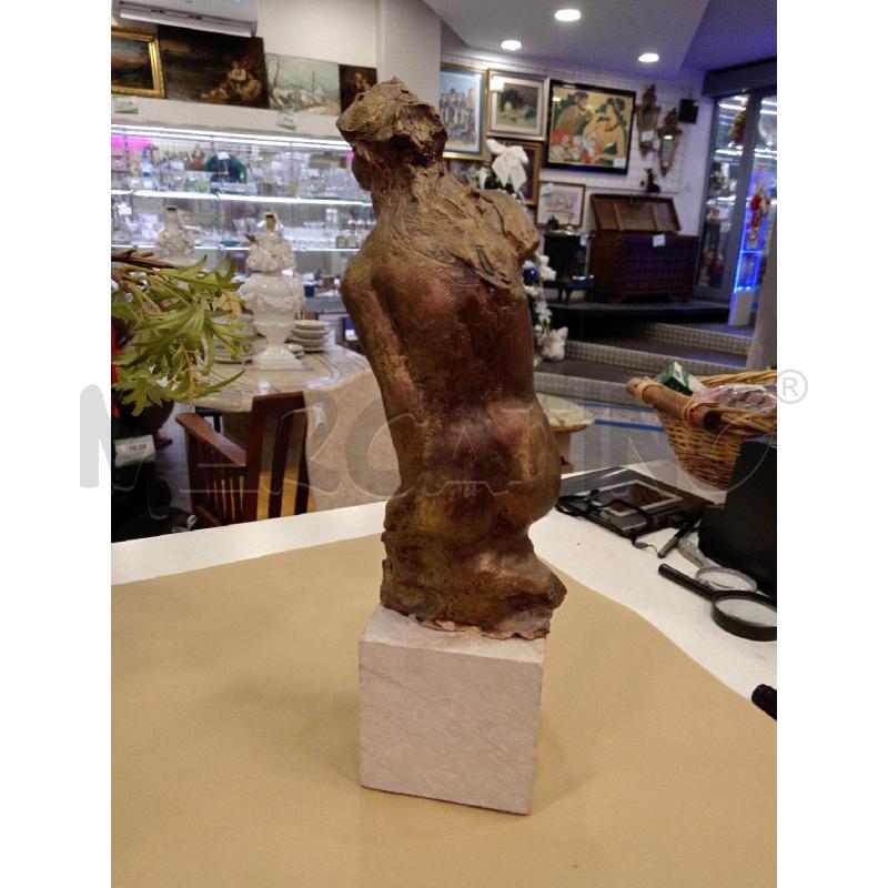 STATUINA DONNA DOR BASE MARMO  | Mercatino dell'Usato Roma eur 3
