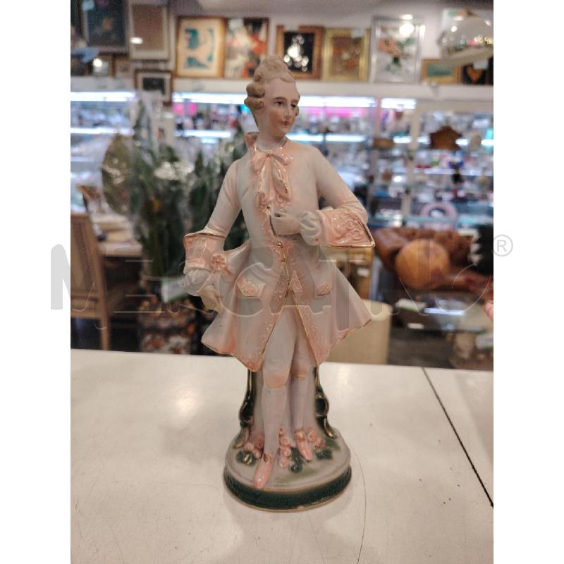 STATUINA RAGAZZO NOBILE ROSA PRATO VERDE  | Mercatino dell'Usato Roma eur 1