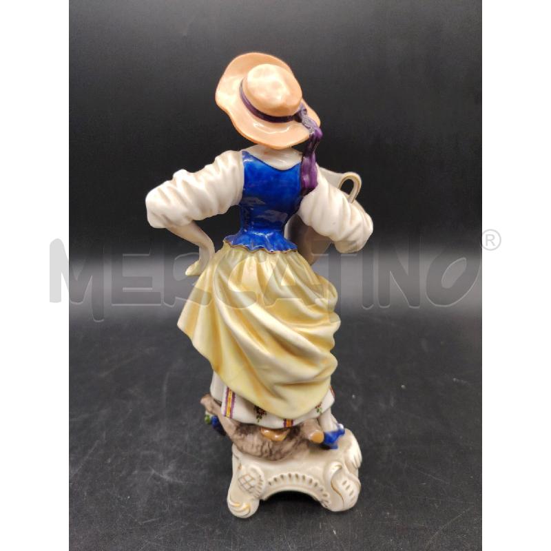 STATUINA SIGNORA CDM  | Mercatino dell'Usato Roma eur 2