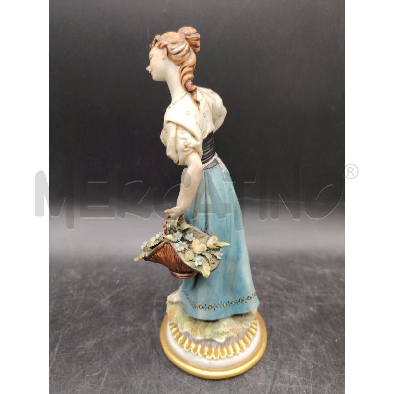 STATUINA  CDM  DONZELLA CON CESTO FIORI | Mercatino dell'Usato Roma eur 2