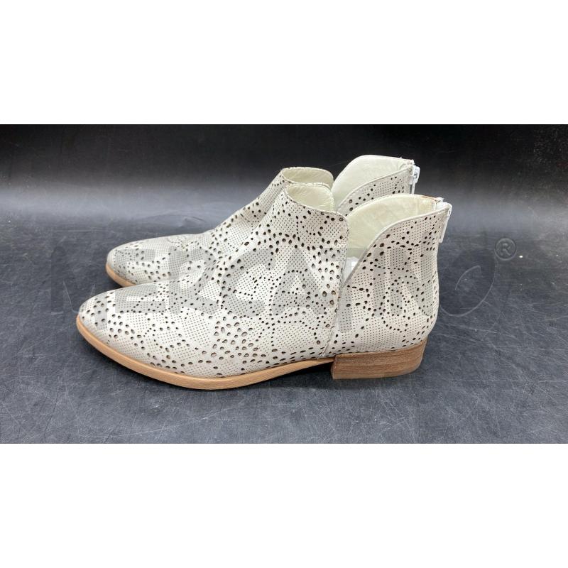 STIVALETTI D ELVIO ZANON GRIGIO CHIARO TRAFORATO | Mercatino dell'Usato Roma eur 3