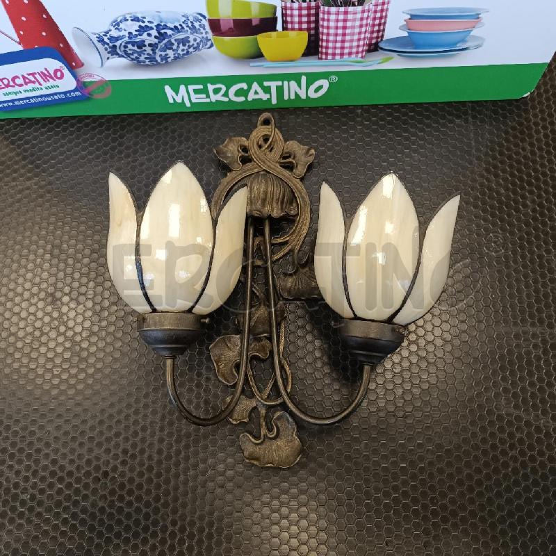 APPLIQUE IN STILE VINTAGE IN OTTONE 2 LUCI IN VETRO DIPINTO E PIOMBO | Mercatino dell'Usato Colleferro 1