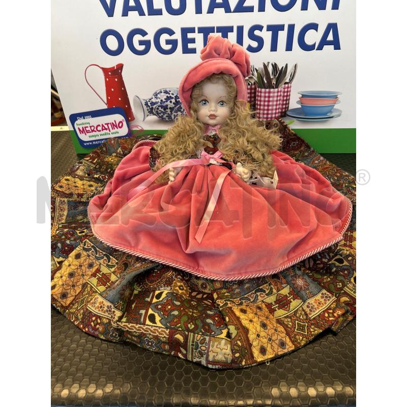 BAMBOLA IN PORCELLANA CAPODIMONTE VESTITO VELLUTO ROSA E MARRONE | Mercatino dell'Usato Colleferro 1