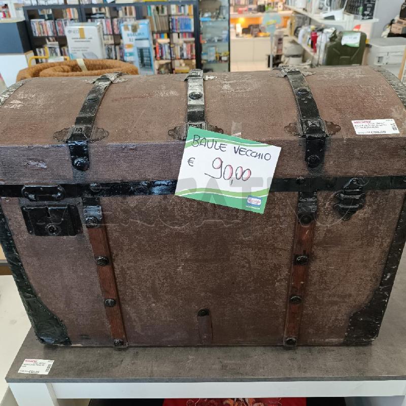 BAULE VECCHIO IN LEGNO CHIUSURA IN SCOMPARSA | Mercatino dell'Usato Colleferro 1