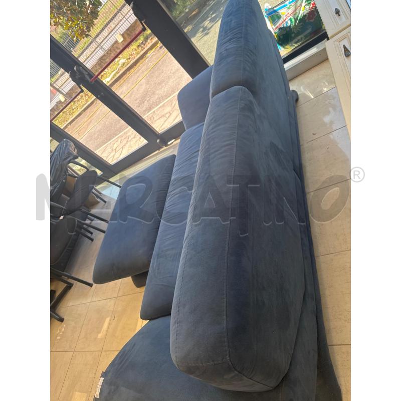 DIVANO BLU ARTIGIANALE CON POGGIA PIEDI | Mercatino dell'Usato Colleferro 3