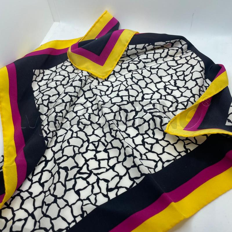 FAZZOLETTO KRIZIA GIA FUCSIA NE  | Mercatino dell'Usato Colleferro 2