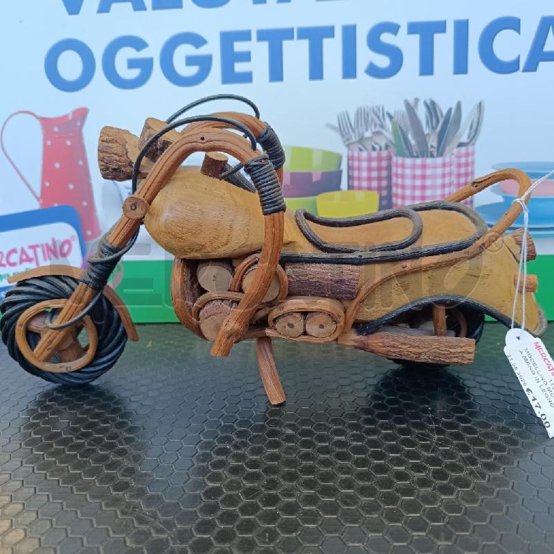 MODELLINO MOTO FATTA A MANO IN LEGNO  | Mercatino dell'Usato Colleferro 1