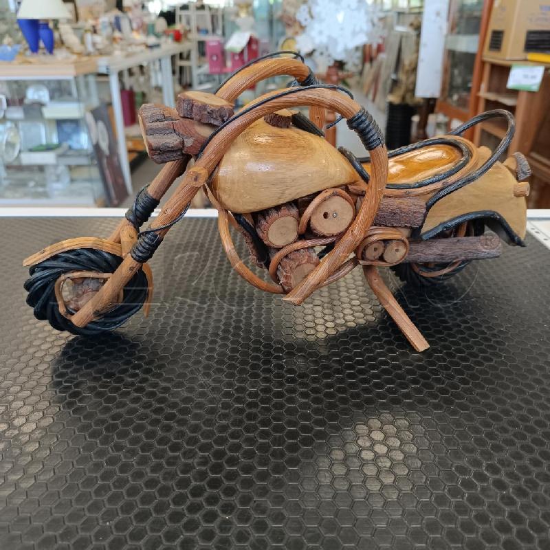 MODELLINO MOTO FATTA A MANO IN LEGNO W VIMINI | Mercatino dell'Usato Colleferro 1