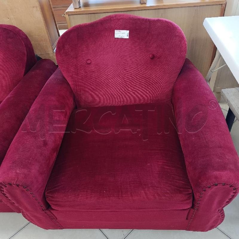 POLTRONA IN VELLUTO ROSSO | Mercatino dell'Usato Colleferro 1