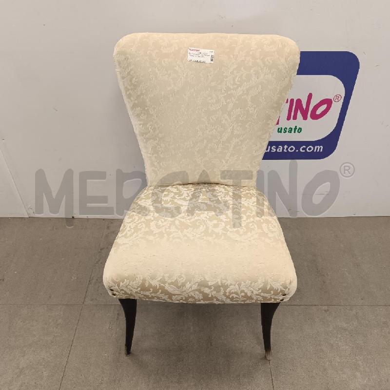 POLTRONCINA DA CAMERA TESSUTO DAMASCATO BEIGE FIORI GAMBE LEGNO | Mercatino dell'Usato Colleferro 1