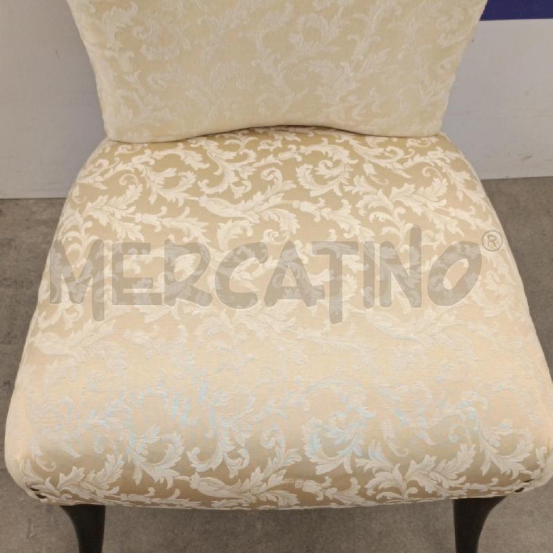 POLTRONCINA DA CAMERA TESSUTO DAMASCATO BEIGE FIORI GAMBE LEGNO | Mercatino dell'Usato Colleferro 2