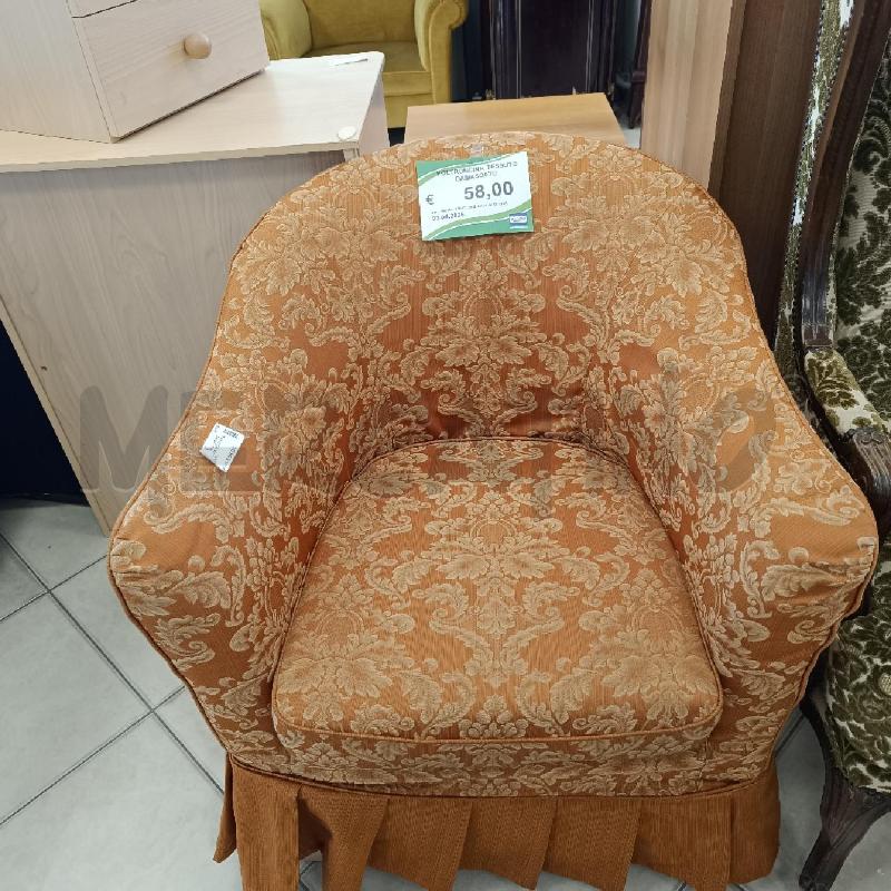POLTRONCINA TESSUTO DAMASCATO | Mercatino dell'Usato Colleferro 1