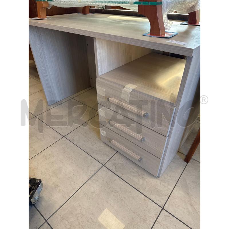 SCRIVANIA GRI CHIARA 3 CASSETTI | Mercatino dell'Usato Colleferro 1