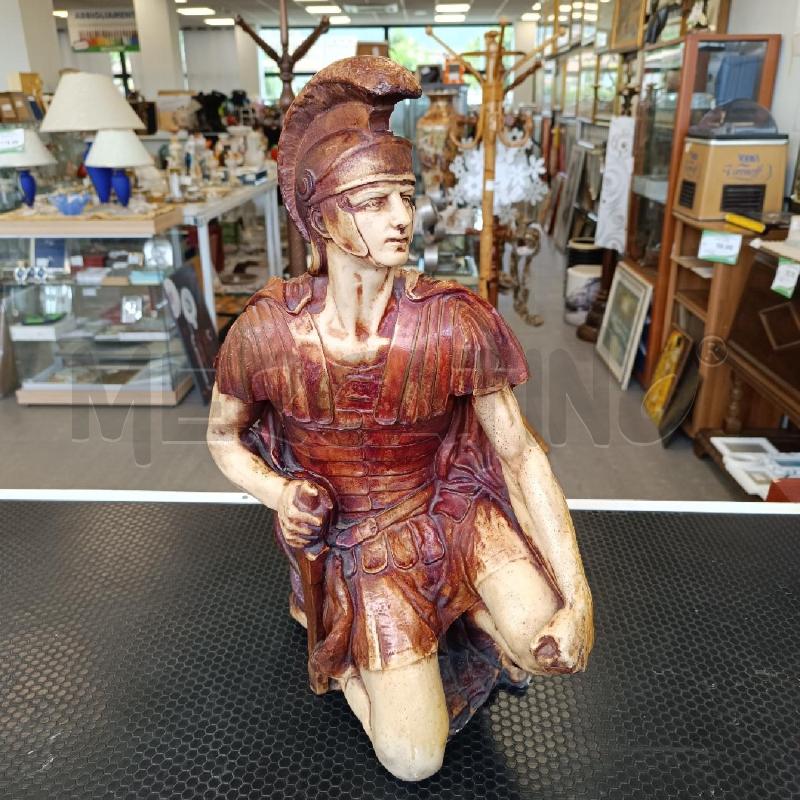 SCULTURA CENTURIONE ROMANO IN RESINA PIEDE DIFETTATO ALTEZZA CIRCA 60 CM | Mercatino dell'Usato Colleferro 1