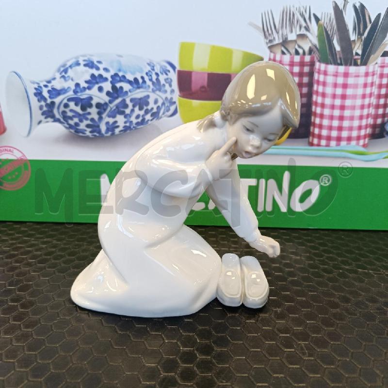 STATUINA LLADRÒ IN PORCELLANA BIANCA BAMBINA CON SCARPETTE | Mercatino dell'Usato Colleferro 1