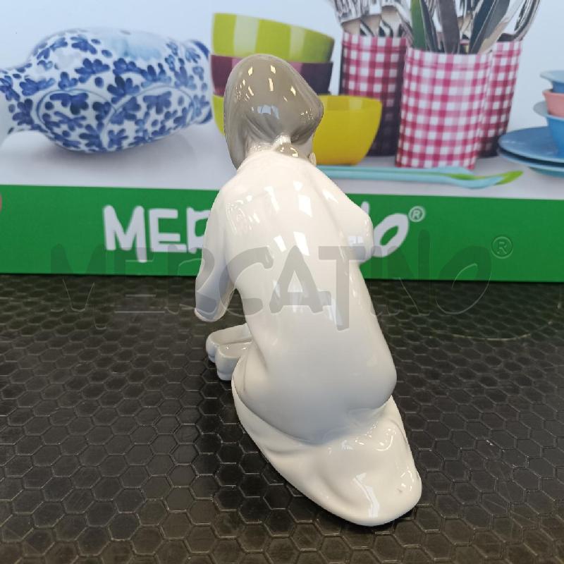 STATUINA LLADRÒ IN PORCELLANA BIANCA BAMBINA CON SCARPETTE | Mercatino dell'Usato Colleferro 3