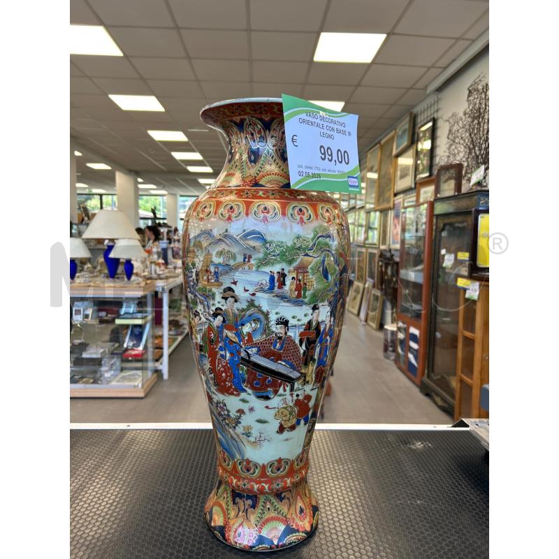 VASO DECORATIVO ORIENTALE CON BASE IN LEGNO | Mercatino dell'Usato Colleferro 1