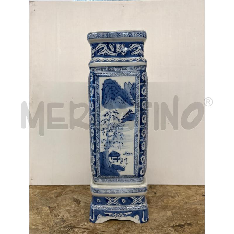 VASO FORMA SQUADRATA CON  BASE  BIANCO BLU STILE CINESE  | Mercatino dell'Usato Colleferro 1