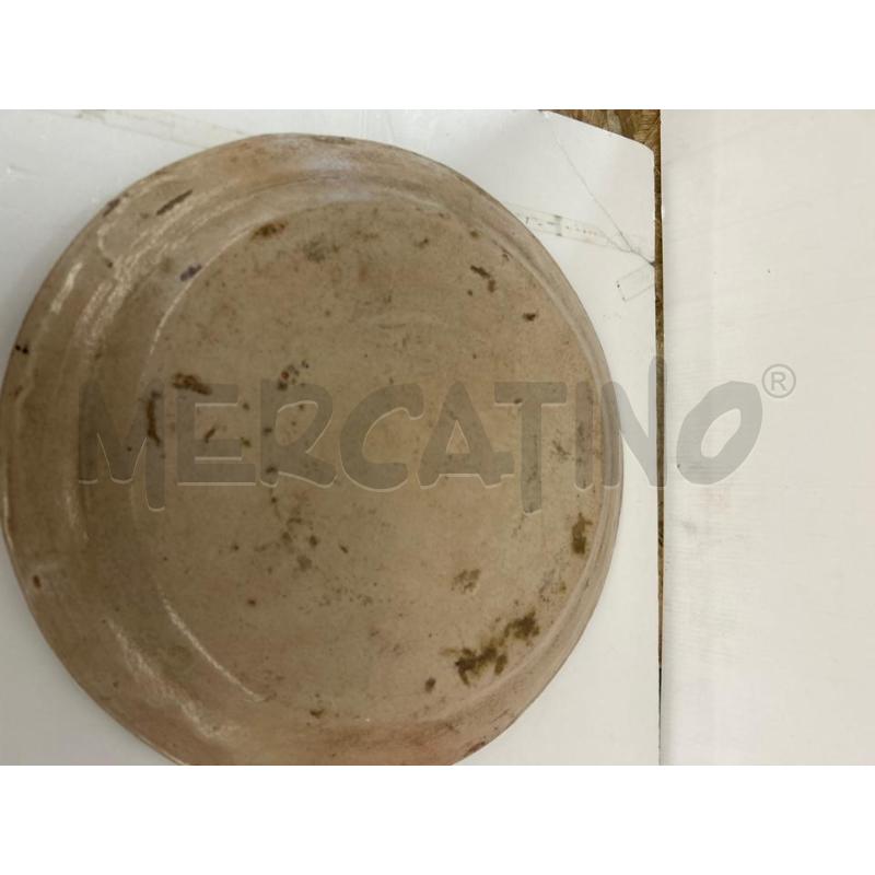 VECCHIO PIATTO DECORATIVO MARRONE FIORE BLU  | Mercatino dell'Usato Colleferro 2