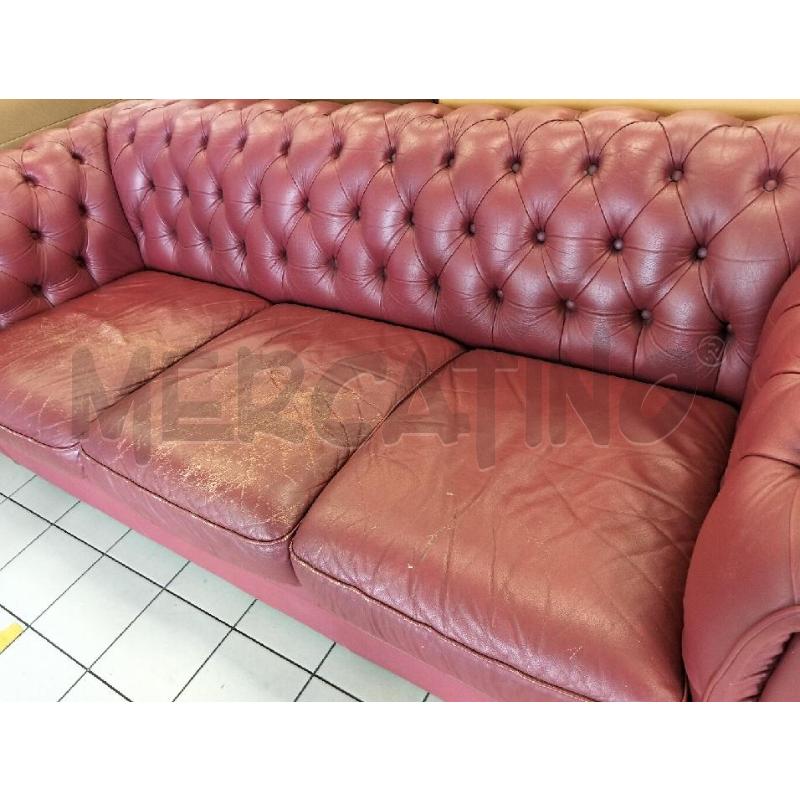 DIVANO TIPO CHESTERFIELD ROSSO SCURO | Mercatino dell'Usato Roma portonaccio 2