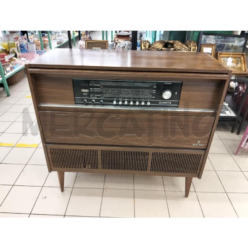 MOBILE RADIO GRUNDIG ANNI 70 RADIO FUNZIONANTE GIRADISCHI NO C DIFETTO GRATA LEGNO | Mercatino dell'Usato Roma portonaccio 1