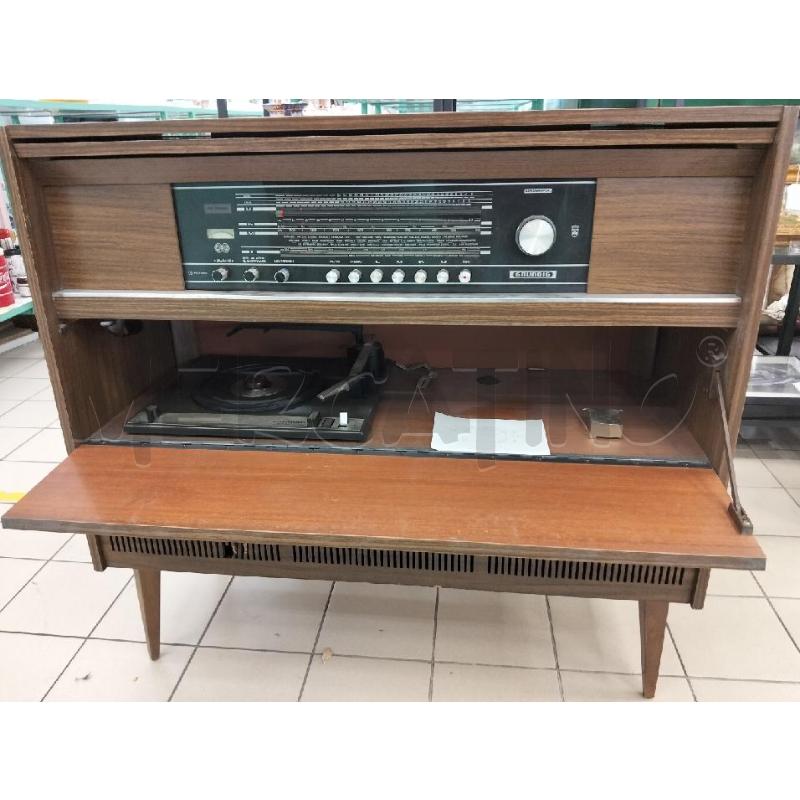 MOBILE RADIO GRUNDIG ANNI 70 RADIO FUNZIONANTE GIRADISCHI NO C DIFETTO GRATA LEGNO | Mercatino dell'Usato Roma portonaccio 2