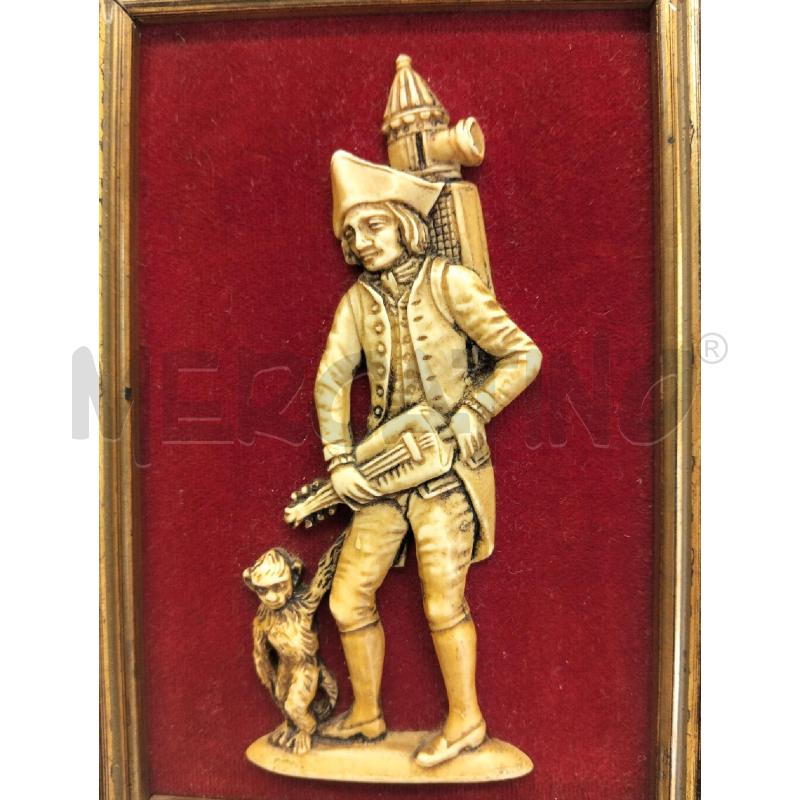 QUADRETTO FIGURA POLVERE D'OSSO SFONDO VELLUTO | Mercatino dell'Usato Roma portonaccio 2