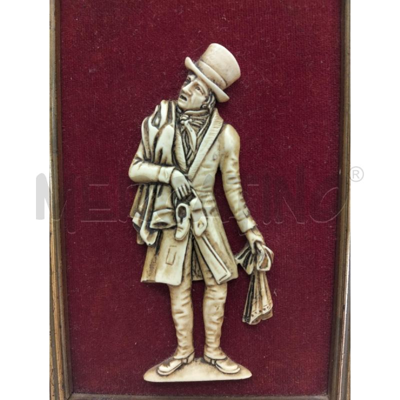 QUADRETTO FIGURA POLVERE D'OSSO SFONDO VELLUTO | Mercatino dell'Usato Roma portonaccio 2