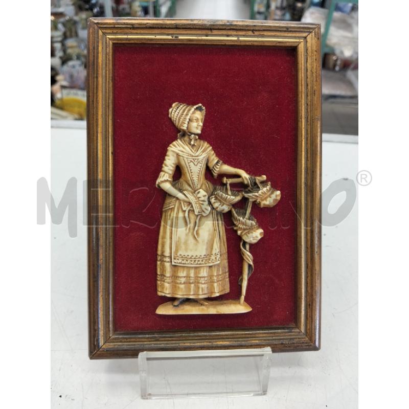 QUADRETTO FIGURA POLVERE D'OSSO SFONDO VELLUTO | Mercatino dell'Usato Roma portonaccio 1