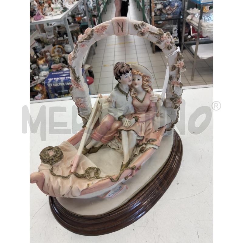 SCULTURA PICCOLA  BARCA CON FIDANZATI SCAGIARRI | Mercatino dell'Usato Roma portonaccio 1