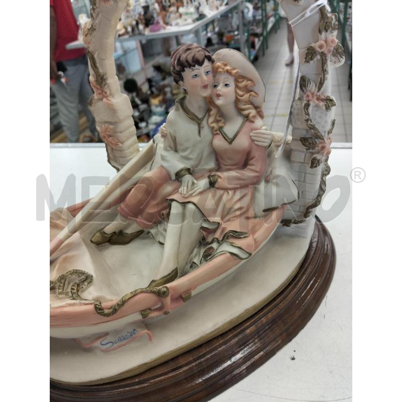 SCULTURA PICCOLA  BARCA CON FIDANZATI SCAGIARRI | Mercatino dell'Usato Roma portonaccio 2