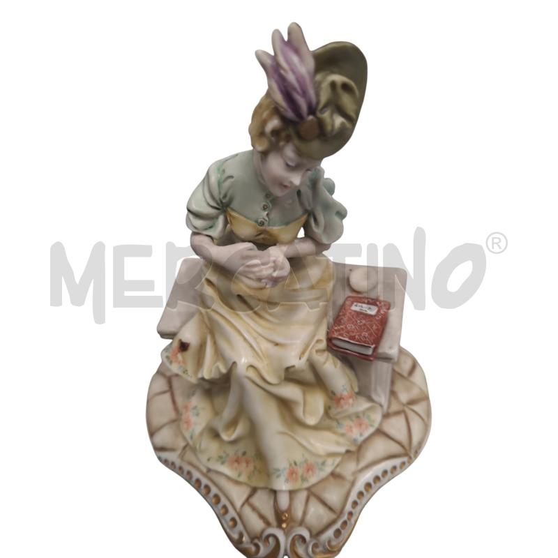 STATUA  CAPODIMONTE DONNA SEDUTA LIBRI | Mercatino dell'Usato Roma tiburtina 1