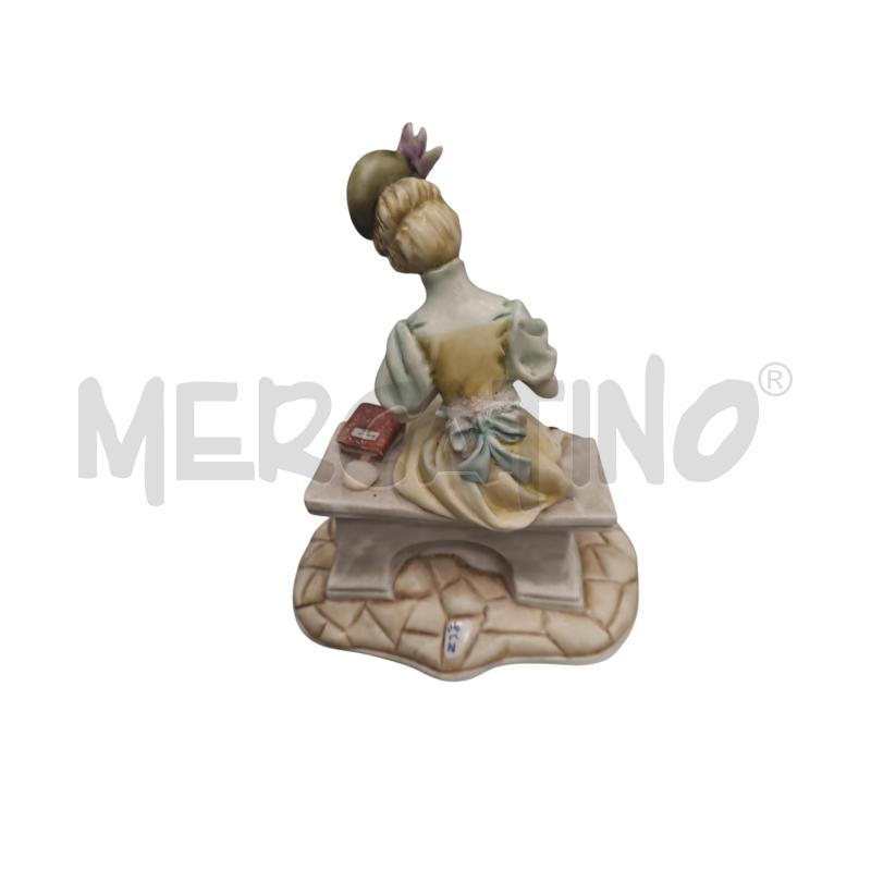 STATUA  CAPODIMONTE DONNA SEDUTA LIBRI | Mercatino dell'Usato Roma tiburtina 2