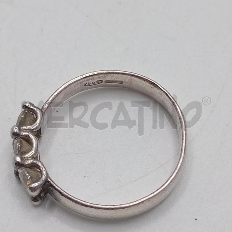 ANELLO D ARGENTATO TRE BRILLANTINI  | Mercatino dell'Usato Roma viale tirreno 3