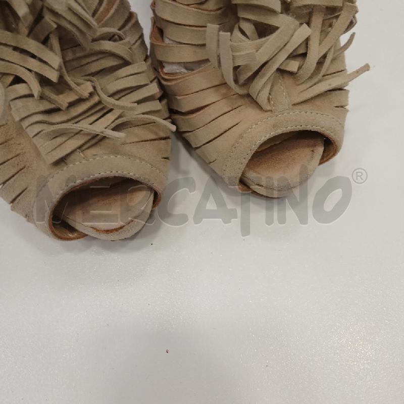 DECOLLETE CHRISTIAN LOUBOUTIN BEIGE FRANGE DA RIV | Mercatino dell'Usato Roma viale tirreno 4