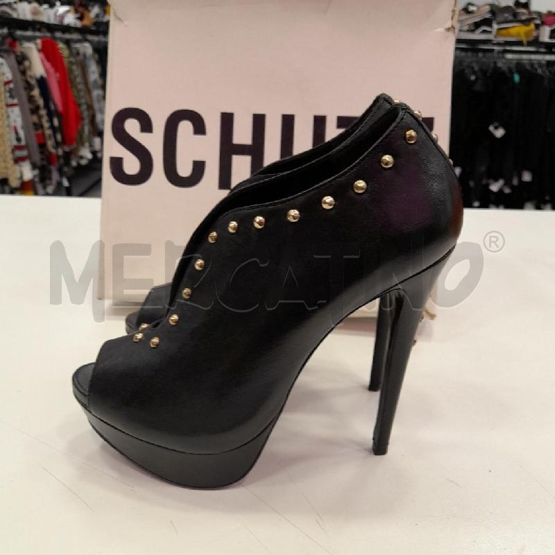 DECOLLETE D SCHUTZ IN PELLE BORCHIE LATER  | Mercatino dell'Usato Roma viale tirreno 3