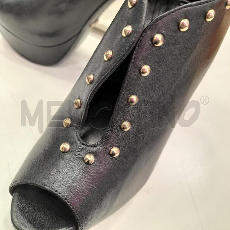 DECOLLETE D SCHUTZ IN PELLE BORCHIE LATER  | Mercatino dell'Usato Roma viale tirreno 5