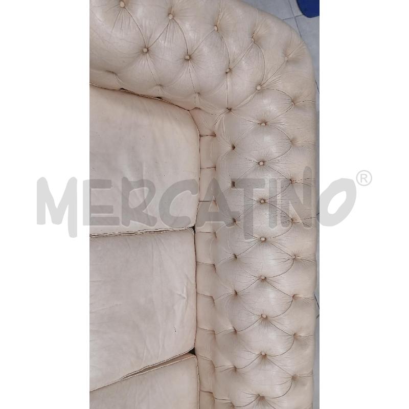 DIVANO BIANCO CHESTERFIELD 3POSTI | Mercatino dell'Usato Roma viale tirreno 2