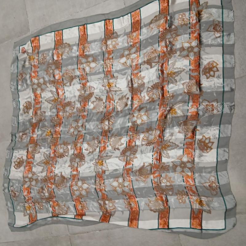 FOULARD BORBONESE GRIGIO FANTASIA FLOREALE | Mercatino dell'Usato Roma viale tirreno 1