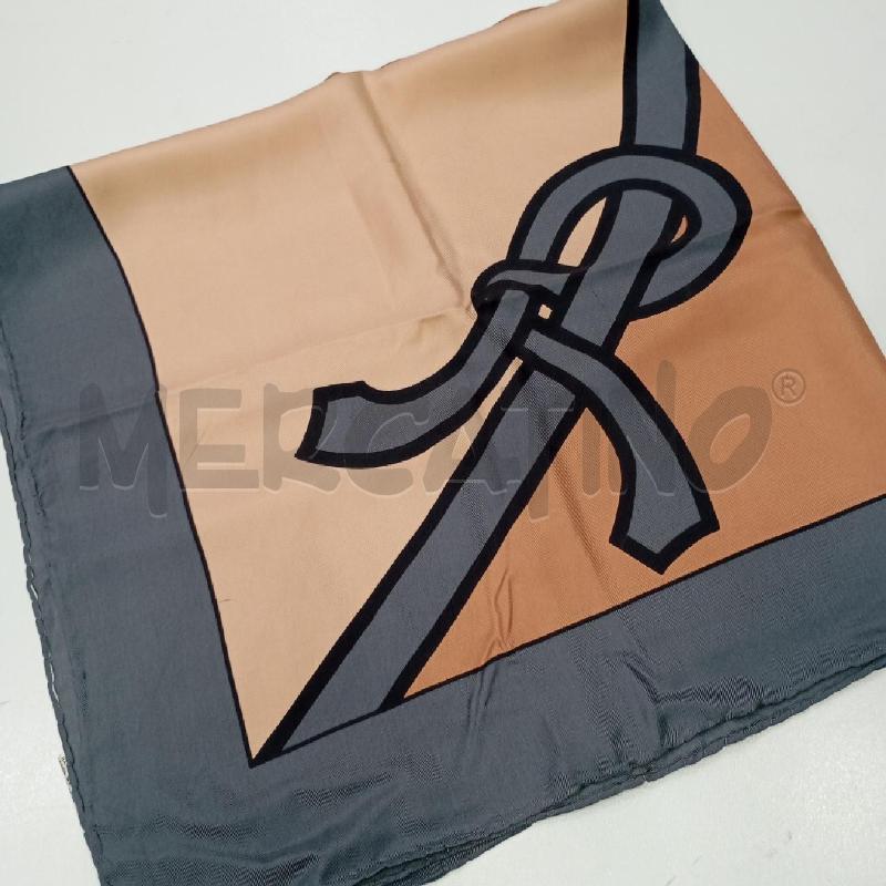FOULARD ROBERTA DI CAMERINO GR BE MA  | Mercatino dell'Usato Roma viale tirreno 1