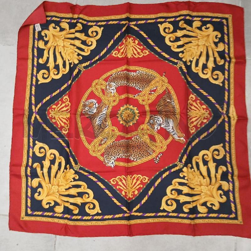 FOULARD SALVATORTE FERRAGAMO BL RSS DOR TIGRI | Mercatino dell'Usato Roma viale tirreno 1