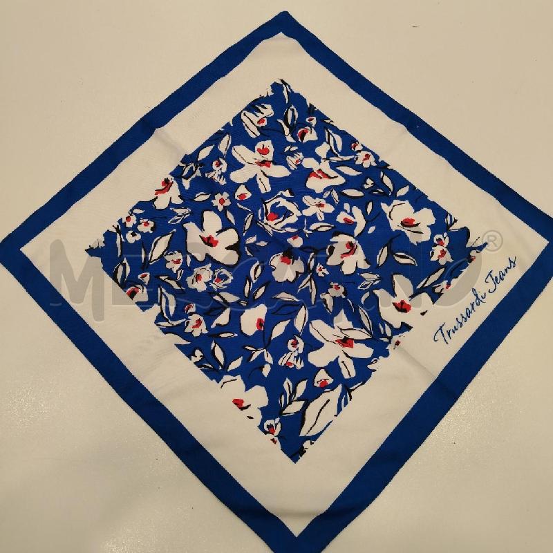 FOULARD TRUSSARDI JEANS BI BL FIORI CENTRO RSS  | Mercatino dell'Usato Roma viale tirreno 1
